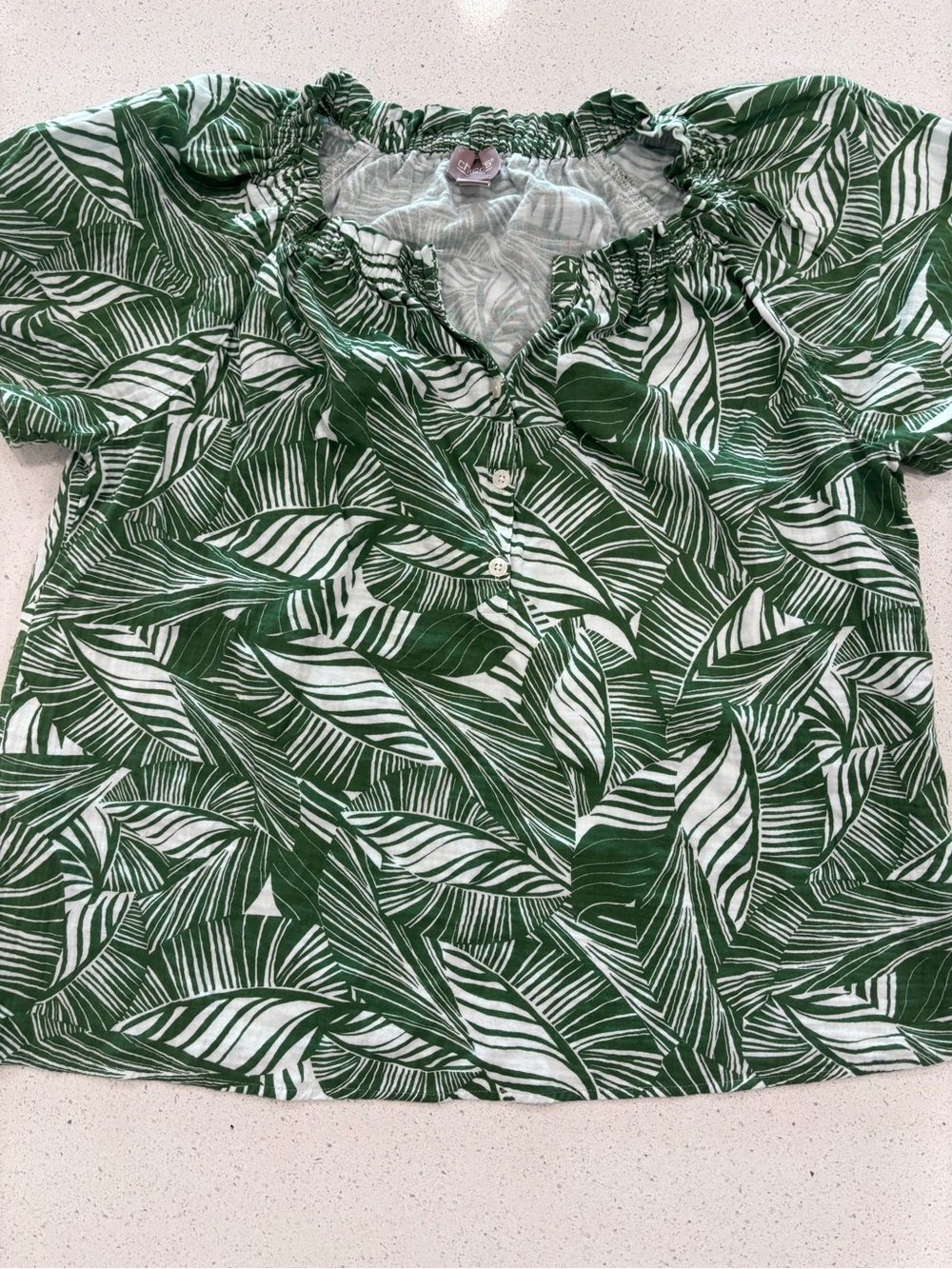 Chico’s Women’s Green & White Tropical Leaf Print Short Sleeve Top Size 2/Large
